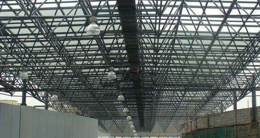 南通听网架公司的名目师阐述其网架的季节个性